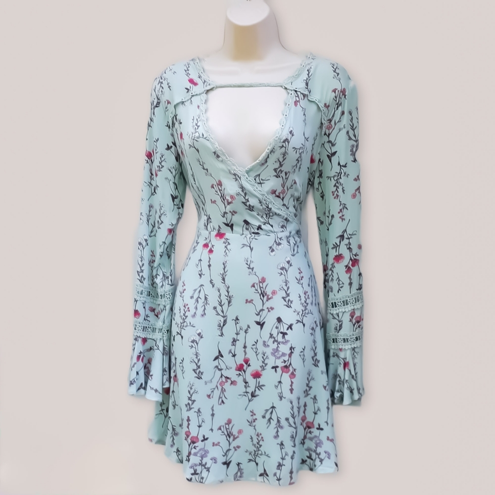 NWOT Altar'd State Floral Plunging Surplice Dress
